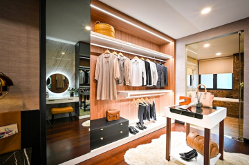 Home organization: wardrobe and shoe cabinets 
