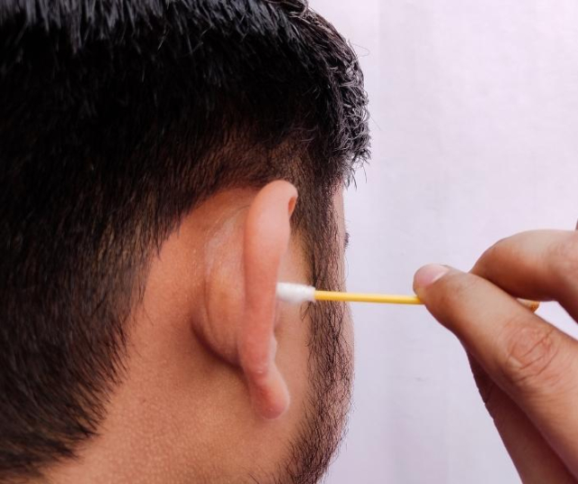 How to clean your ears at home? 