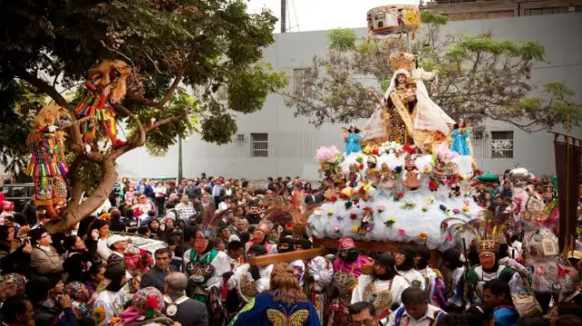 dia de la virgen del carmen peru 3