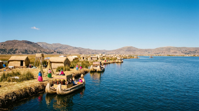 Guía para viajar al Lago Titicaca y descubrir las maravillas de las islas flotantes en Puno