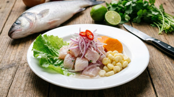 Cómo preparar un auténtico ceviche peruano receta clásica y secretos para elegir el pescado más fresco