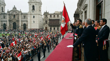 Qué hecho fijó el 28 de julio como fecha de la Independencia y quién lo impulsó